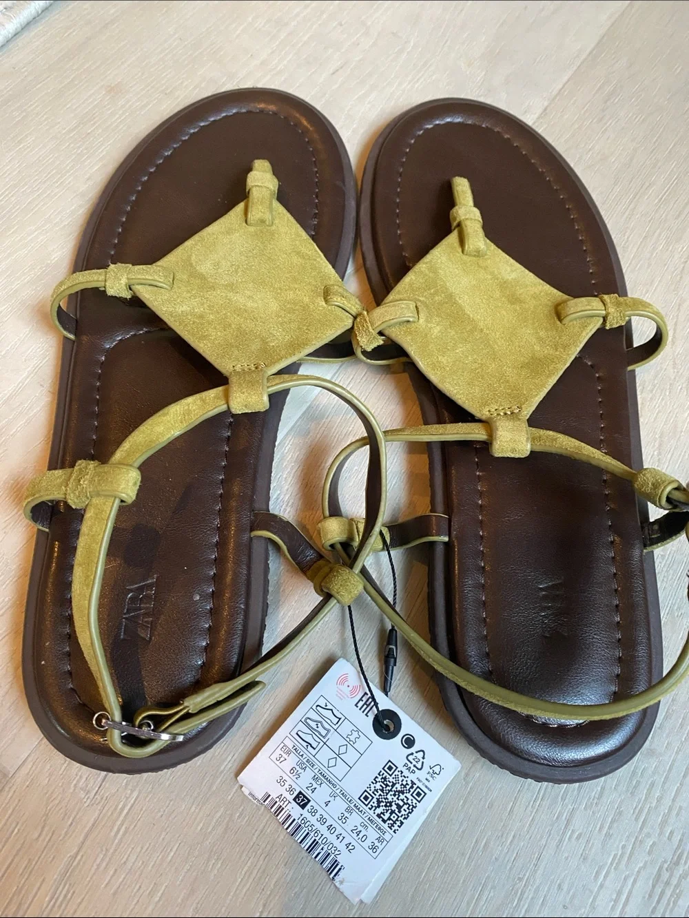 NWT! Zara Suede T-Strap Sandals in Olive Cushioned Footbed - Size 6.5 (37) - Picture 3 of 7